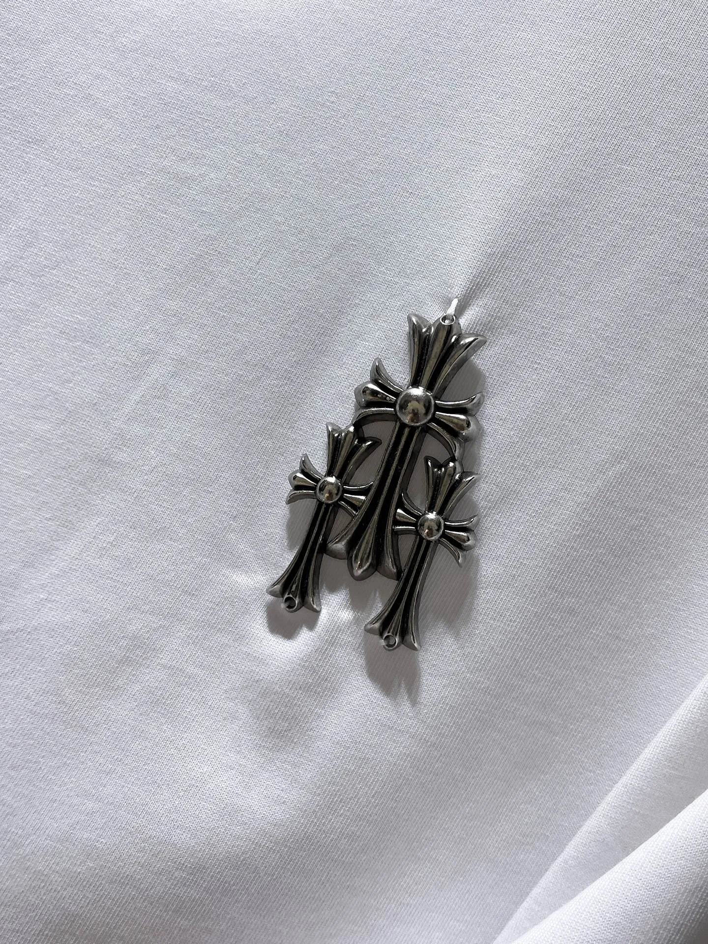 P160 new Chrome Hearts 25ss high-end version for summer! ! High-weight, environmentally friendly and high-quality top-quality fabrics 280g Crow Sanskrit handmade cross-buckle foamed short sleeves. Counter synchronization. Re-engraved version 1:1. Recommended color: black white. Size: S, M, L, XL